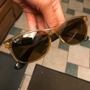Ray-Ban New Wayfarer Sunglasses. Great condition